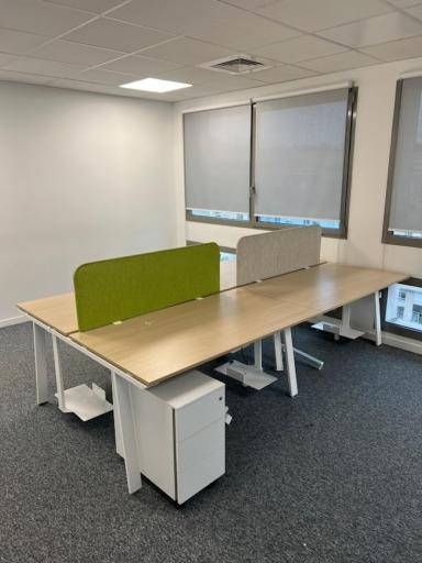 Bureau Bench d'occasion - 2, 4 ou 6 positions - Bois et piètements blancs - Dimensions 140 cm x 80 cm_3