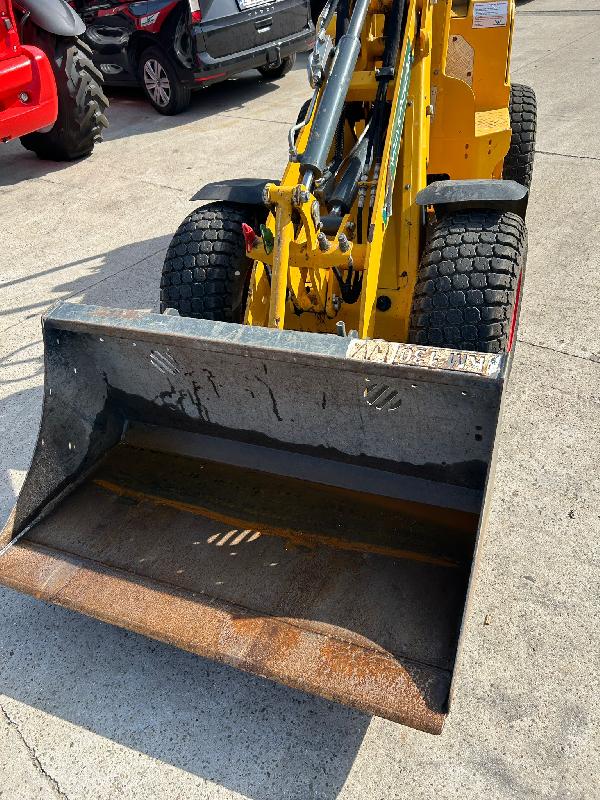 Knikmops KM 130 - Mini-chargeuse compacte et polyvalente - Kubota diesel - 2022_3