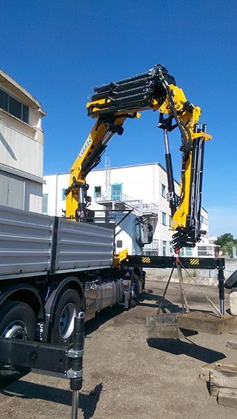 Grue auxiliaire medium 375 - Effer - pression 350 bar - capacité de levage 10 à 30 txm_3