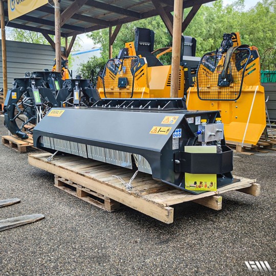 Débroussailleuse pour chargeuse Série DC_3