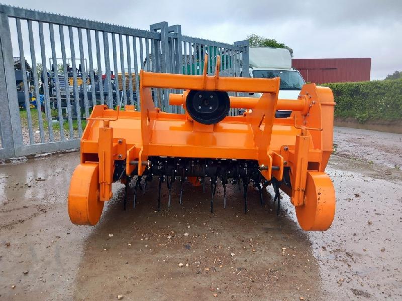 Outil agricole permettant un écartement de 75 cm entre rangs