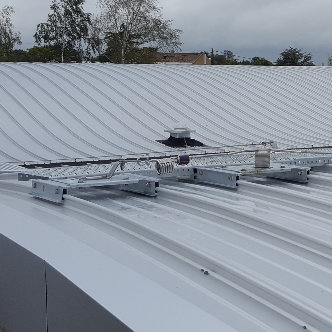 Ligne de vie sur toiture zinc - horizontale uniquement - SecurLine avec interface SecurBac Z et normes NF EN 795:2012_3