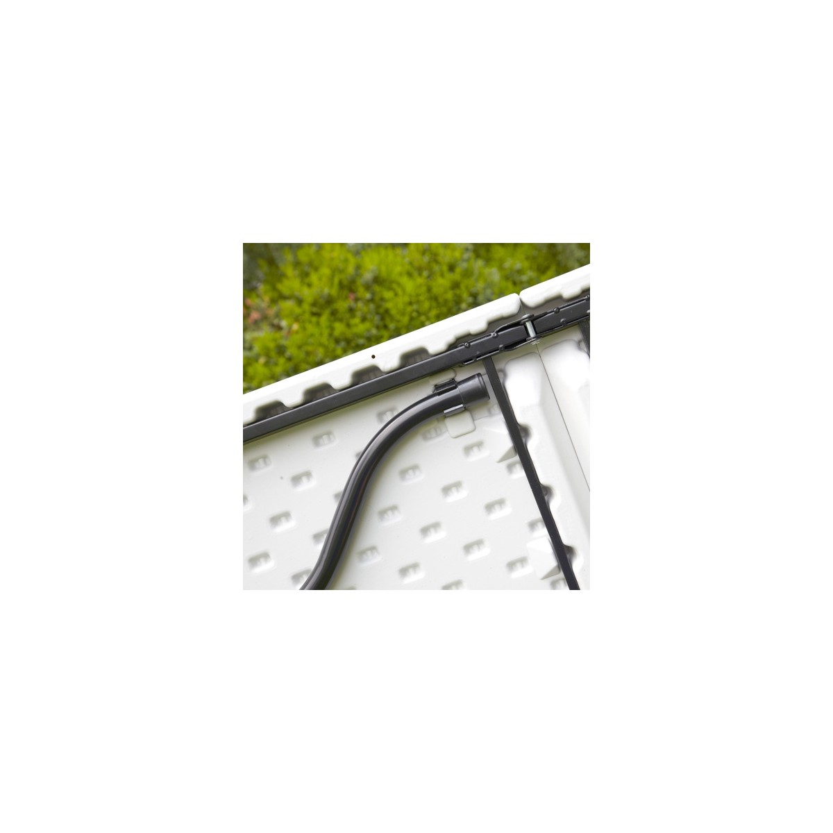 Grande table pliante en acier et PEHD pour événements et collectivités