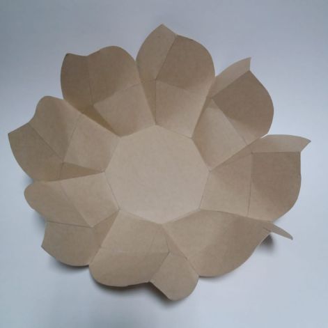 Emballage personnalisable en carton blanc avec résine écologique