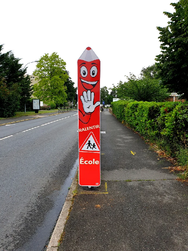 Totem panneau crayon écoles_3