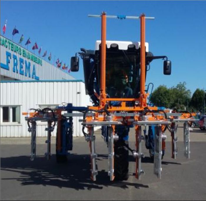 Tracteur enjambeur Tractis 100-120 avec enclenchement électrique du pont avant