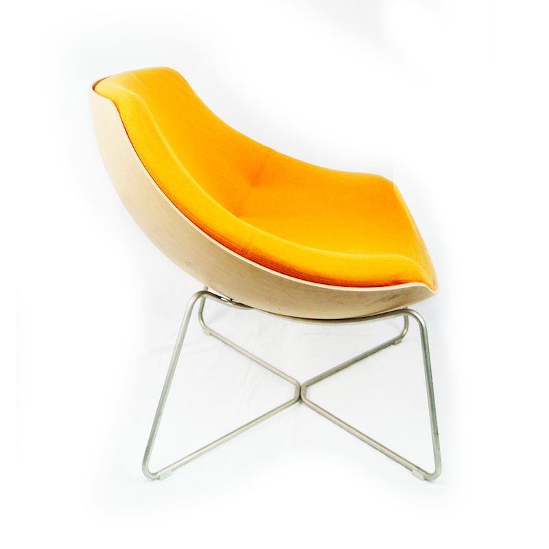 Chaise visiteur Lapalma AUKI d'occasion - lounge en mousse de polyuréthane ignifugée avec pieds en métal en base de croix - design et robuste_3