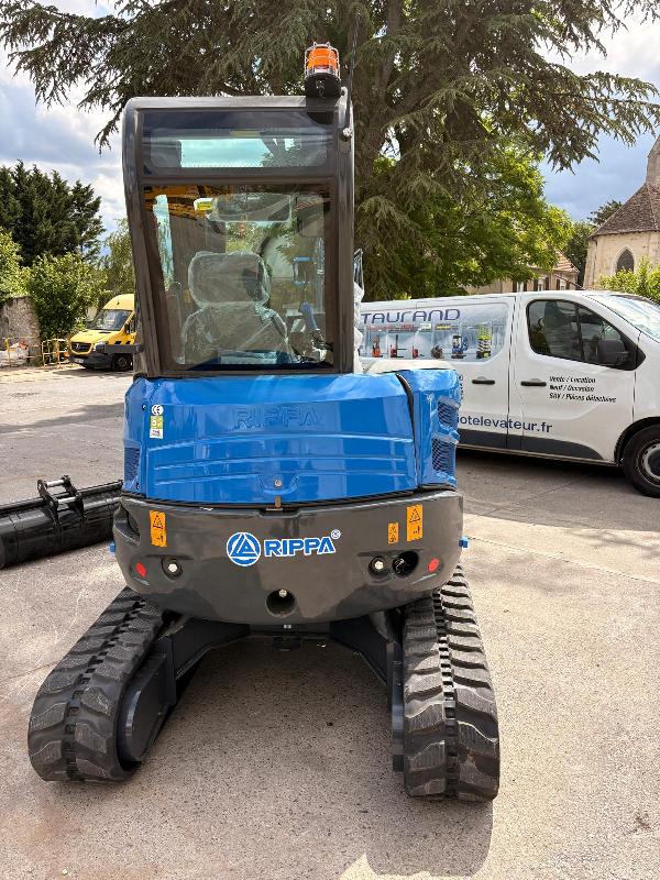 Mini-pelle RIPPA R32 3,2 tonnes avec cabine - moteur Kubota V1505_3