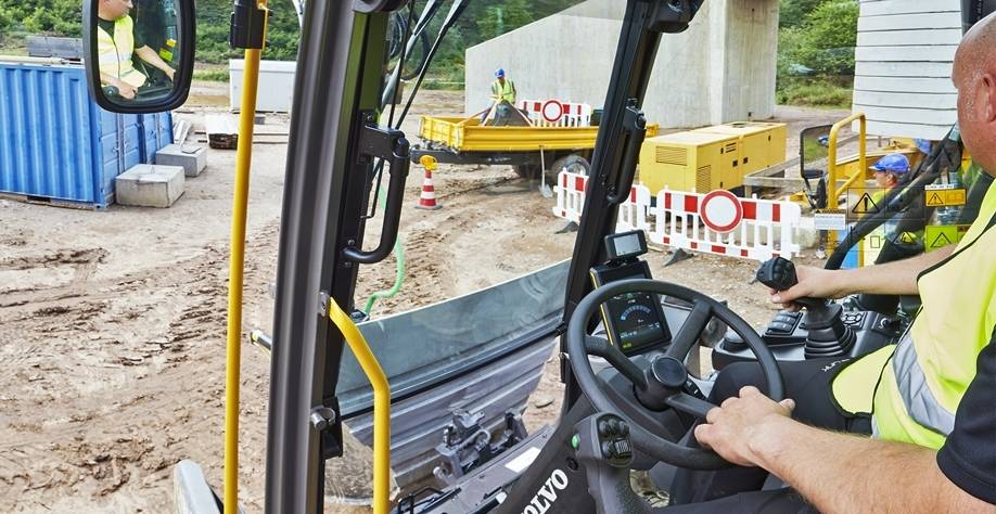 EW180E PELLES HYDRAULIQUES MOYENNES SUR PNEUS VOLVO 18 200 - 20 300 KG / 129 KW_3