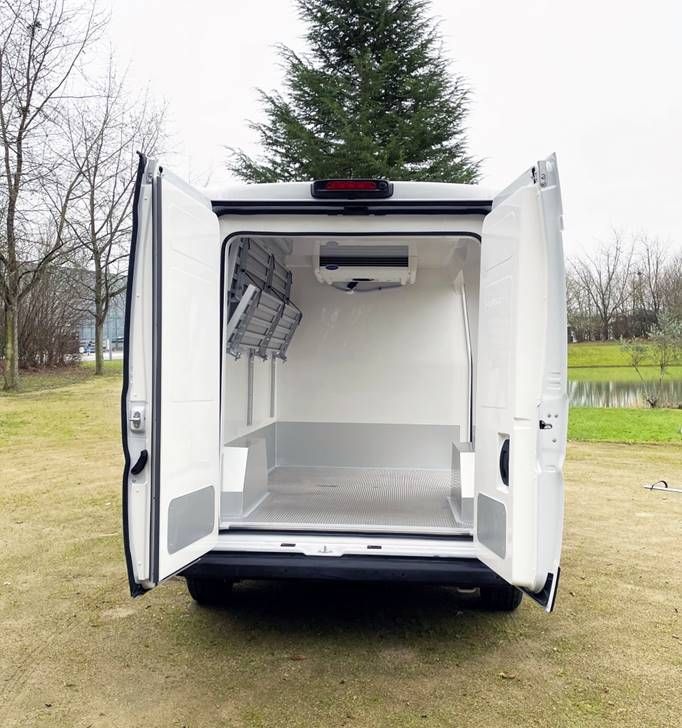 Véhicule frigorifique Cellule intégrée IsoCity –  Citroen Jumper - Froid positif ou négatif_3