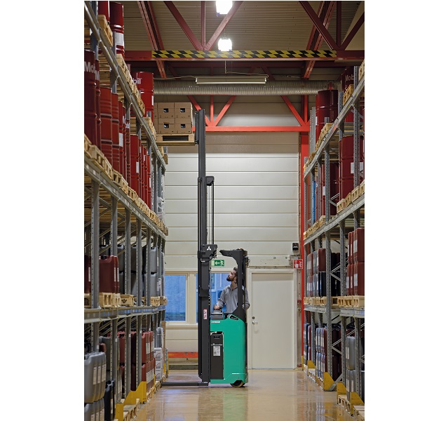 Location courte durée de gerbeur électrique à conducteur porté - Mitsubishi Axia EX SBR12-20N2(i) - 1600 kg - intérieur - mât à large visibilité_3