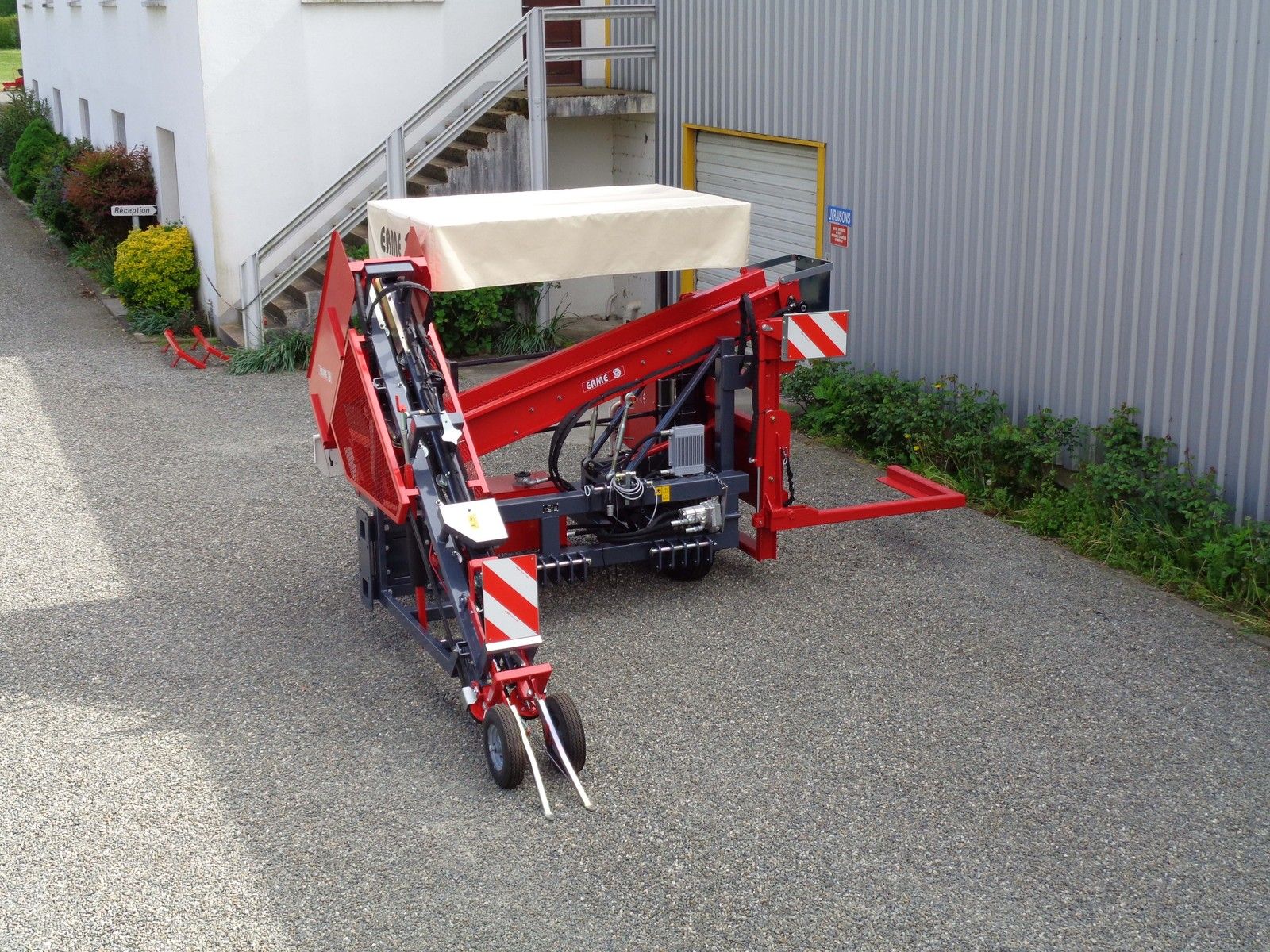 Re1 récolteuse équeuteuse un rang - ERME - vitesse 4 à 6 km/h - capacité 1 ha en 8h - attelage 3 points_3