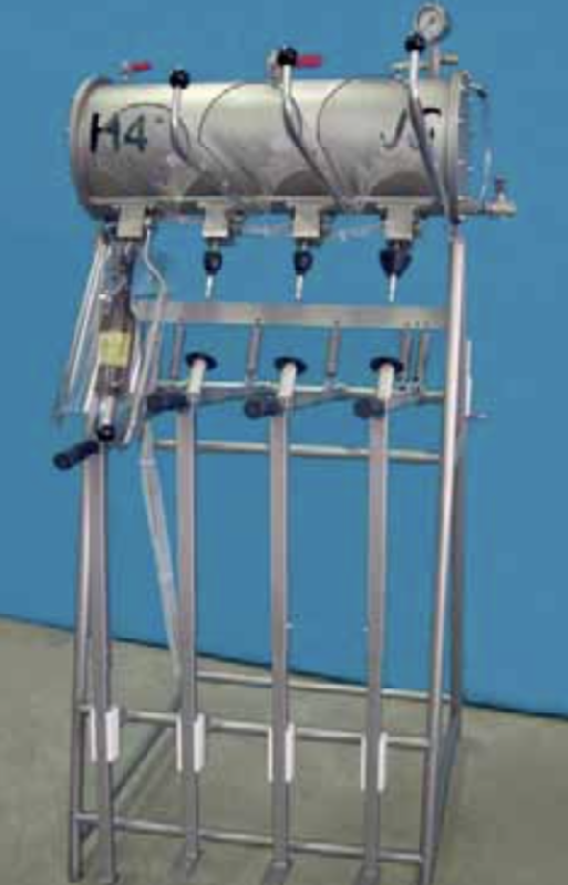 Machine d'embouteillage polyvalente avec 2 à 8 postes de soutirage