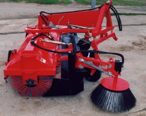 BA 200 - BA 250 balayeuse aligneuse - balai polypropylène polyester Ø 600 mm monté sur moyeu acier - portée relevage 3 points ou attelage chargeurs frontaux_3