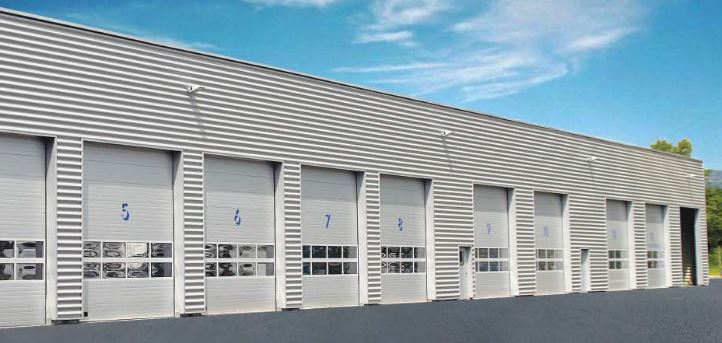 Porte sectionnelle pour hangar avec options de personnalisation