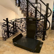 Plateforme élévatrice oblique pour personne élévatrice sur escalier courbe - LEHNER Stratos_3