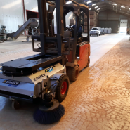Balayeuse d'intérieur pour chariot élévateur en Rhône - Achat neuf et location de courte à longue durée - Emily_3