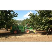 Récolteuse compacte adaptée aux plantations basses et espaces restreints