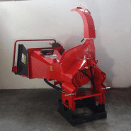 Broyeur de branches sur tracteur_3