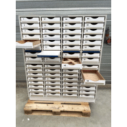 Meuble d'occasion de laboratoire - 32 tiroirs sur pieds en métal - Référence P21091175_3