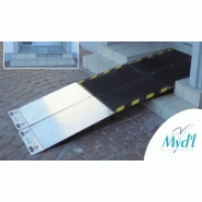 Rampe articulée en accordéon pour franchissement de marches en fauteuil roulant