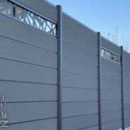 Clôture moderne en bois composite et aluminium