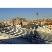 Ligne de vie à chariot - dispositif d'ancrage pour couverture à joint debout avec potelet absorbeur intégré_3