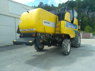 Moissonneuse batteuse NEW HOLLAND CSX 7050_3