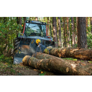 Treuil hydraulique forestier avec grande capacité de tambour et espace de stockage