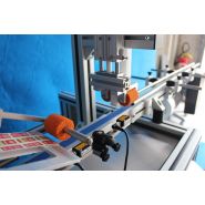 Étiqueteuse automatique par-dessus à rabat - ESA - Cadence jusqu'à 60 produits/min - Pose d'étiquettes inviolabilité pour secteurs agroalimentaire et cosmétique_3