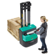 Location courte durée - Gerbeur électrique Mitsubishi 1200 kg Axia ES SBP12N2(i) avec levée initiale, hauteur de levage de 1500 à 4700 mm_3