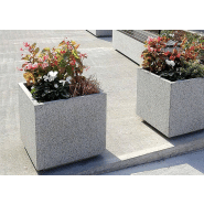 Jardinière d’aspect rugueux en béton gris granite