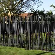 Clôture barreaudée en acier pour maison et espaces extérieurs