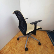 Steelcase Think - Chaise d'occasion - Ergonomique avec système de flexion et basculement - Hauteur réglable - Couleur beige_3