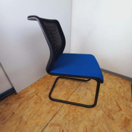 Chaise visiteur Think Steelcase d'occasion - ergonomique avec dossier en maille et structure en acier chromé - pour espaces d'accueil et de réunion_3