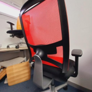 Chaise de bureau ergonomique Sitland - Team Strike Rouge d'occasion avec réglages multiples - dossier en maille, accoudoirs et support lombaire réglables_3