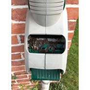 Équipement de filtration d'eau pluviale avec rejets des impuretés grossières