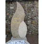 Jardins du souvenir - Les Stèles - Stèle flamme en granit massif avec gravure personnalisée_3