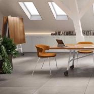 Table Serenity - plateau rabattable, roulettes, finitions personnalisables - idéale pour bureaux et espaces de réunion_3