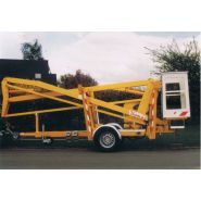 Plateforme élévatrice tractable avec supports hydrauliques