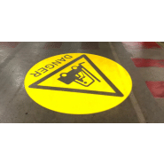 Marquage au sol lumineux avec projecteur étanche IP65