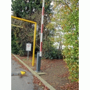 Barrière levante manuelle Alphatronics - design moderne et résistant aux conditions météorologiques_3