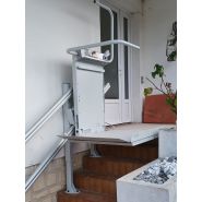 Monte-escalier avec pente franchissable de 10° à 45°