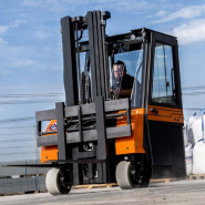 Chariot Multidirectionnel Électrique HUBTEX FLUX pour la manutention de palettes et charges longues en Isère et Rhône   -  disponible en achat neuf et en location de courte à longue durée_3