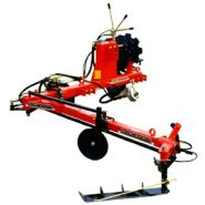 Machine agricole avec disques dentés et lame nettoie-plante