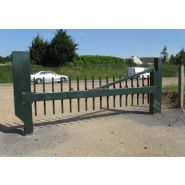 Barrière de parking avec hauteur de 1,10 m et largeur ajustable jusqu'à 8 m