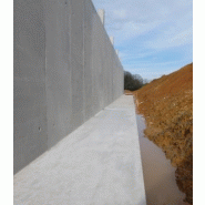 Système de soutènement en béton armé pour projets de construction