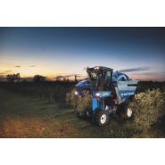 9090X Olive New Holland - Machine à vendanger avec 2 bennes en acier inoxydable de 4000 litres - 129 kW / 175 ch_3