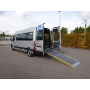 Renault Master adapté pour le transport de personnes à mobilité réduite
