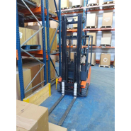 Chariot élévateur électrique Toyota 7FBEST10 E001686 - disponible en occasion et en location de courte à longue durée_3